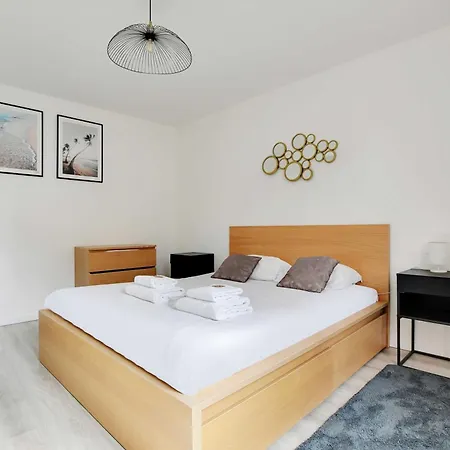 Authentic - 1br 5p - La