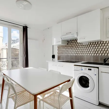 Authentic - 1br 5p - La *