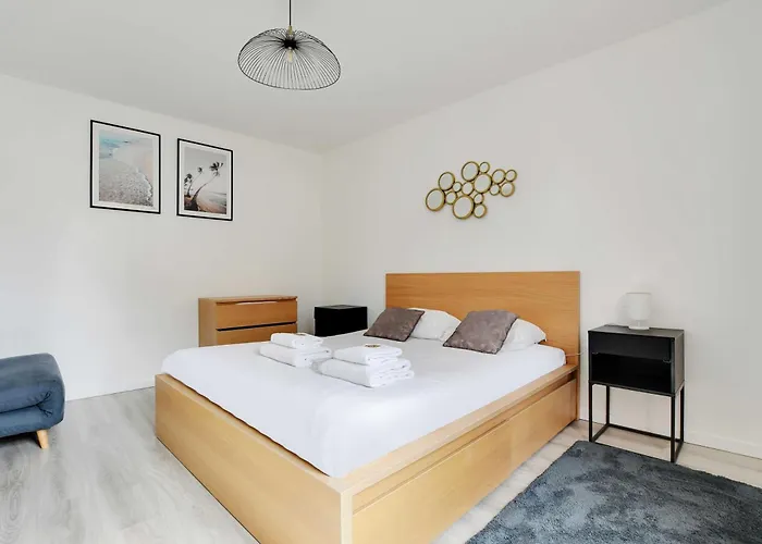 Authentic - 1br 5p - La